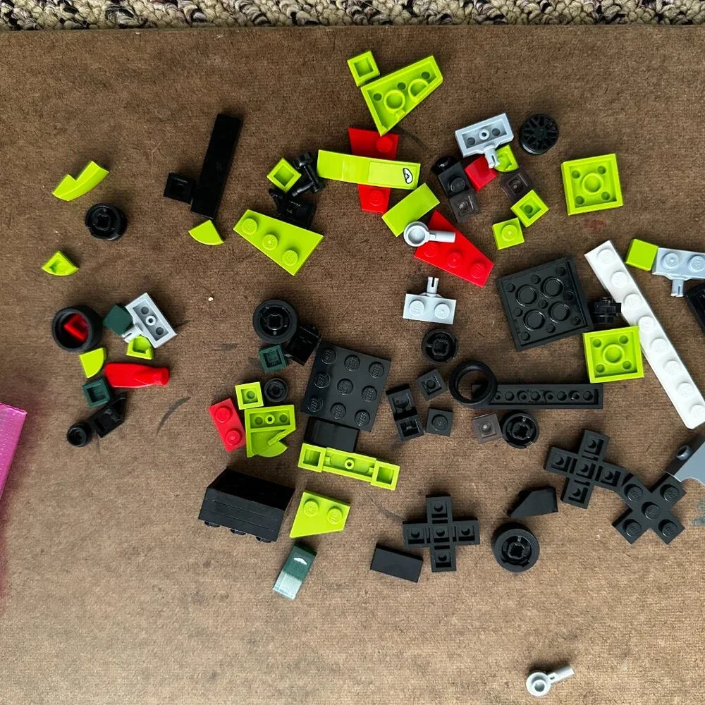 LEGO SPEED CHAMPIONS: Aston Martin Valkyrie AMR Pro Incomplete Retired‎ (30434)